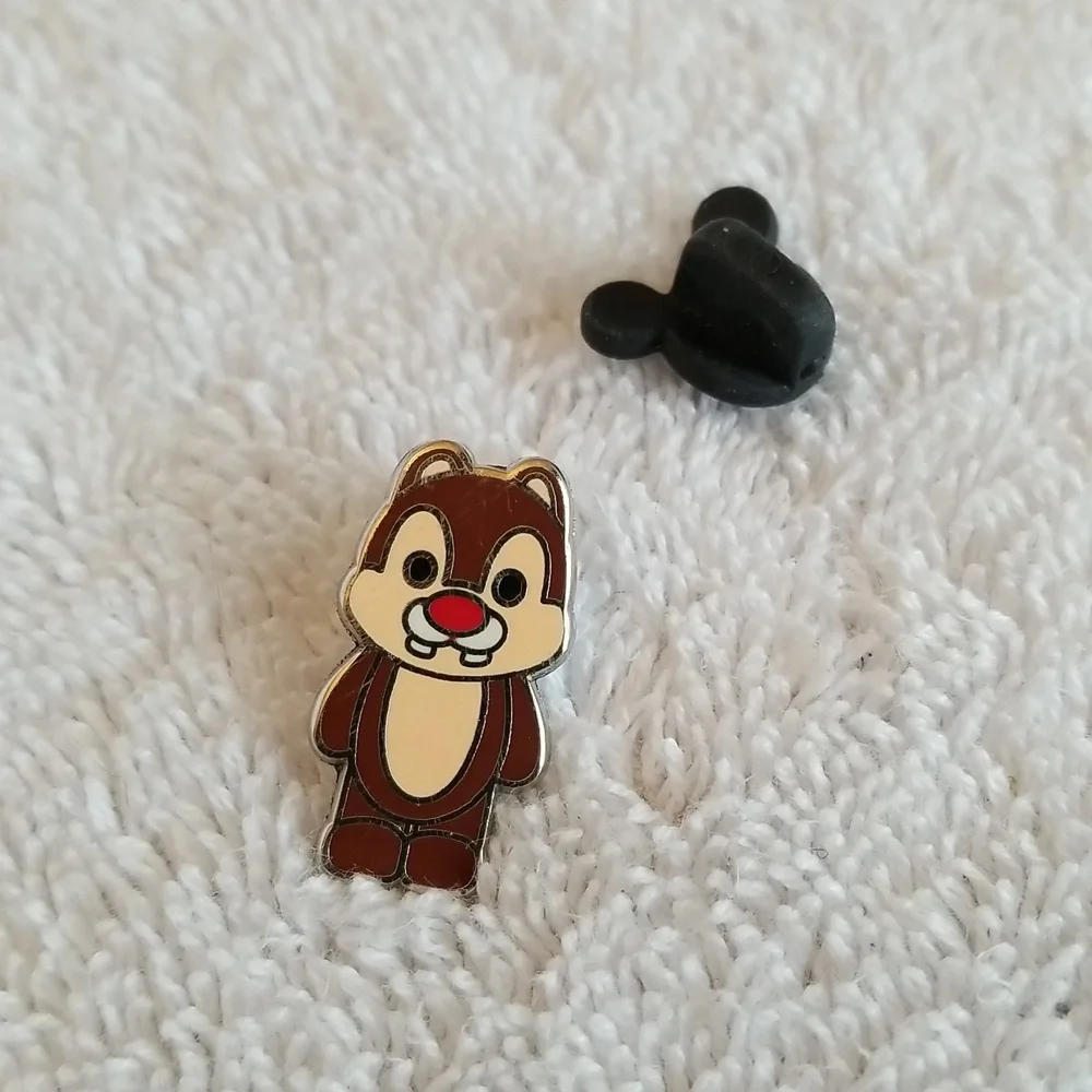 Disney Dale Pin - Picture 3 of 3
